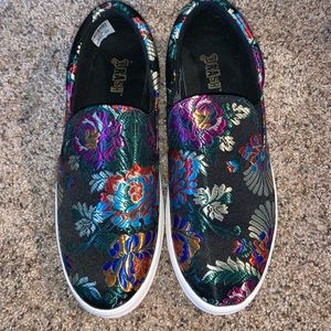 8 1/2 slip shoes *Brash*